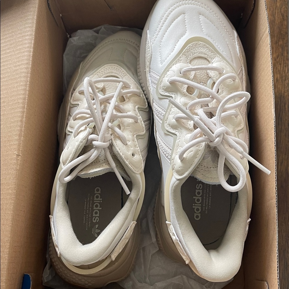 Adidas Sneakers